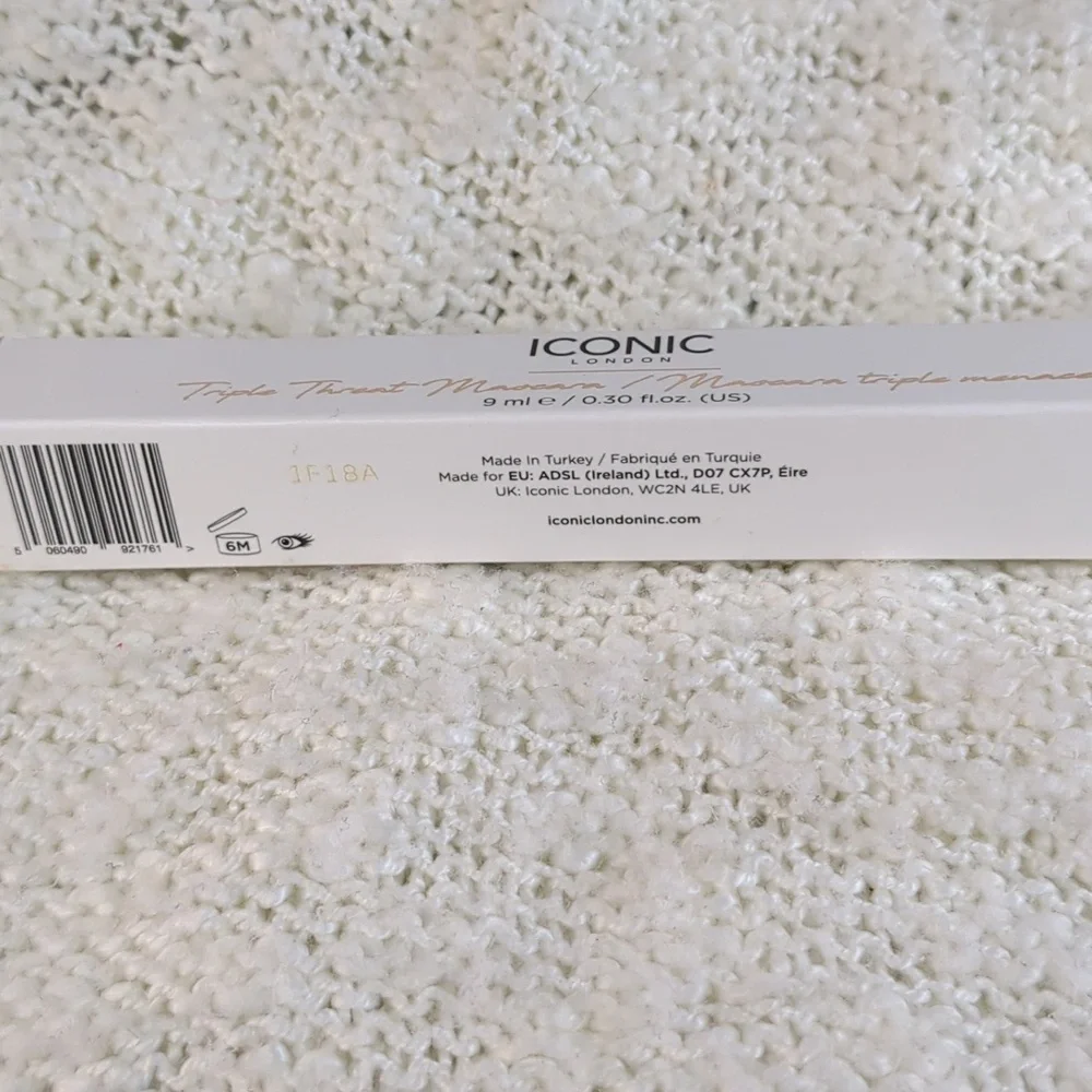 ICONIC London Triple Threat Mascara in Black, 9ml/0.30fl oz - Picture 7 of 10